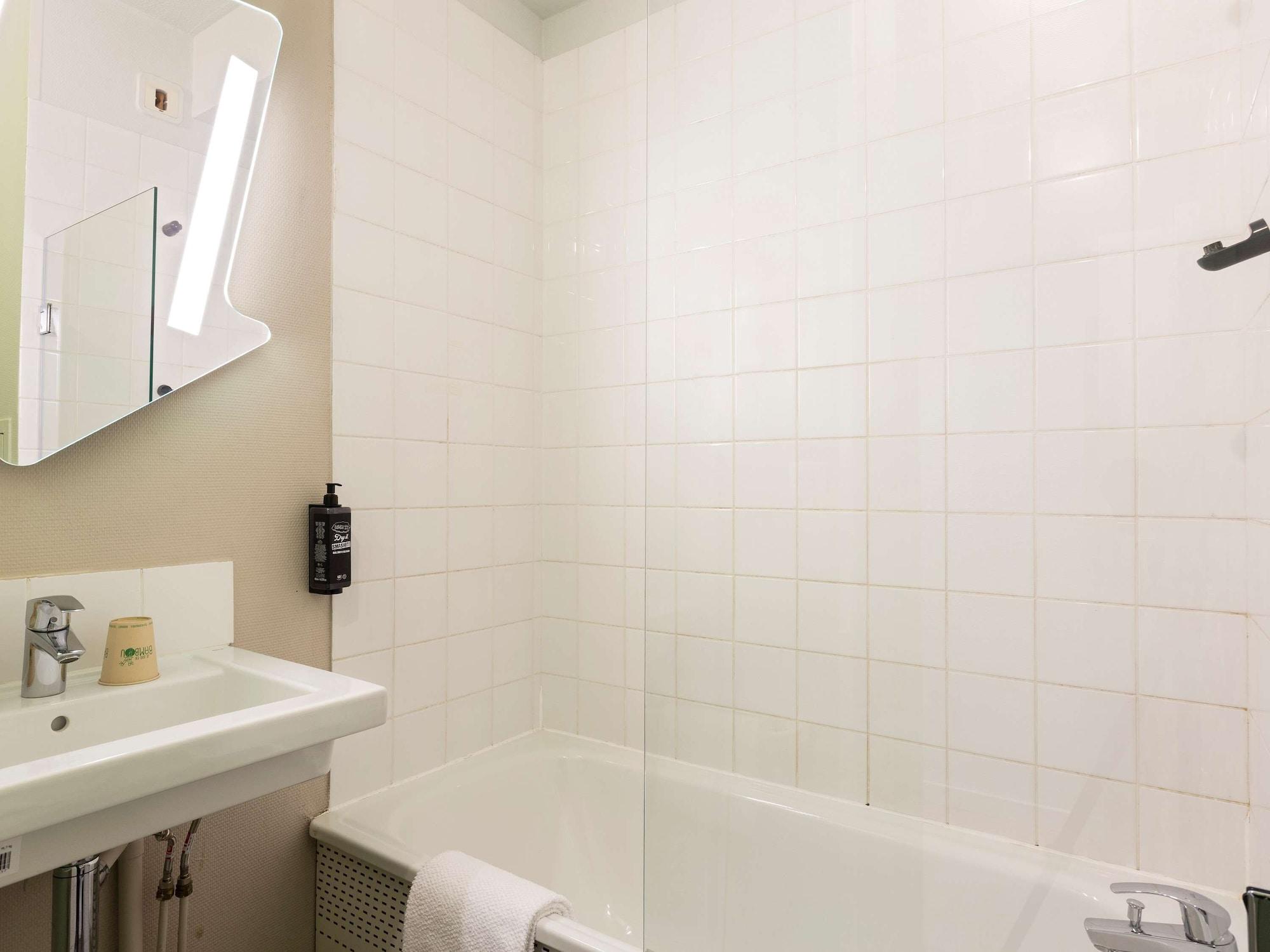 Ibis Budget Bourgoin Jallieu Centre Exterior foto